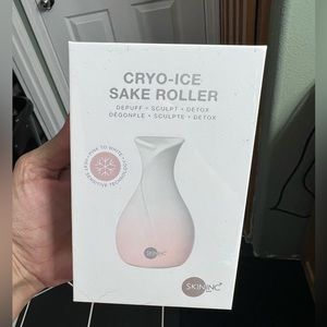 NWT unopened CRYO-ICE SAKE ROLLER by Skin Ink Blush color de puff, sculpt, detox